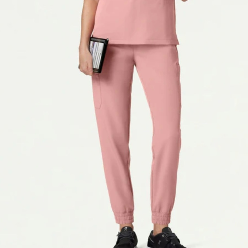 Jaanuu Light Pink Short Sleeve Top and Jogger - Picture 2 of 6